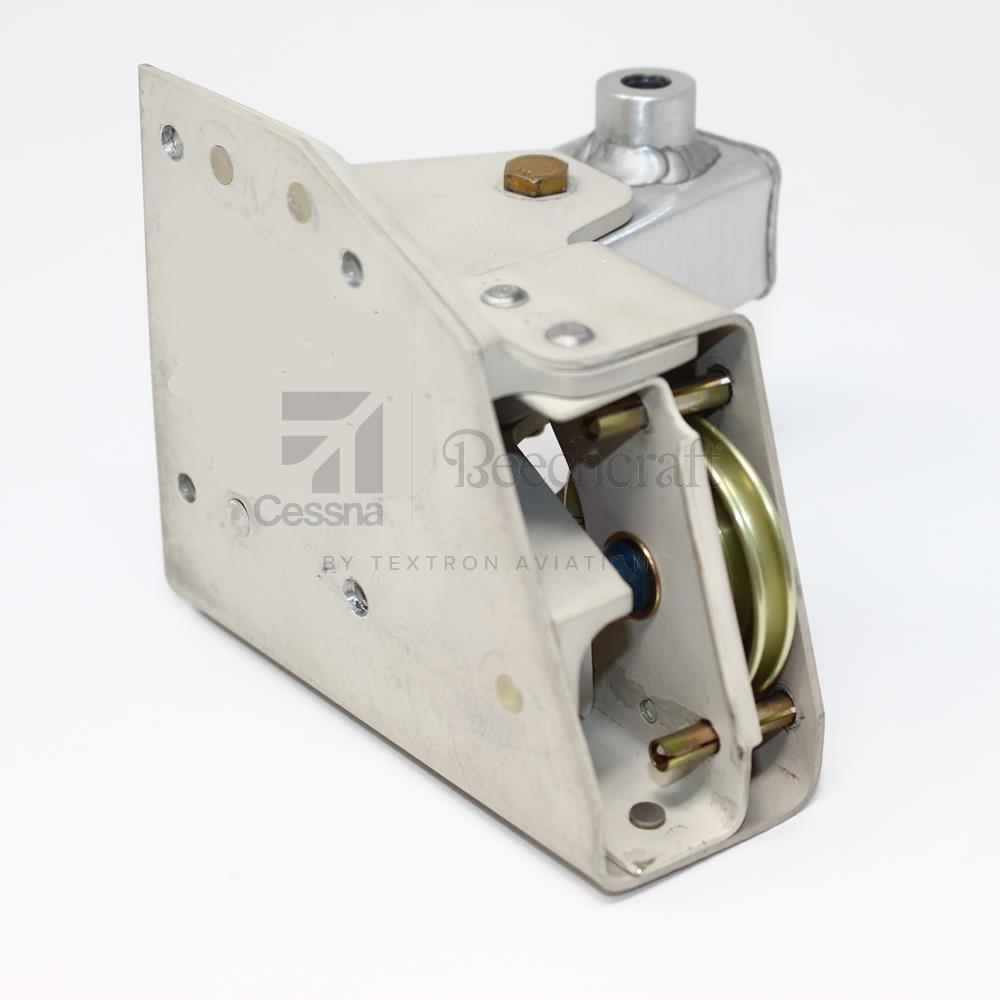 101-514063-5|BRACKET- ASSY AIRSTAIR DOOR D